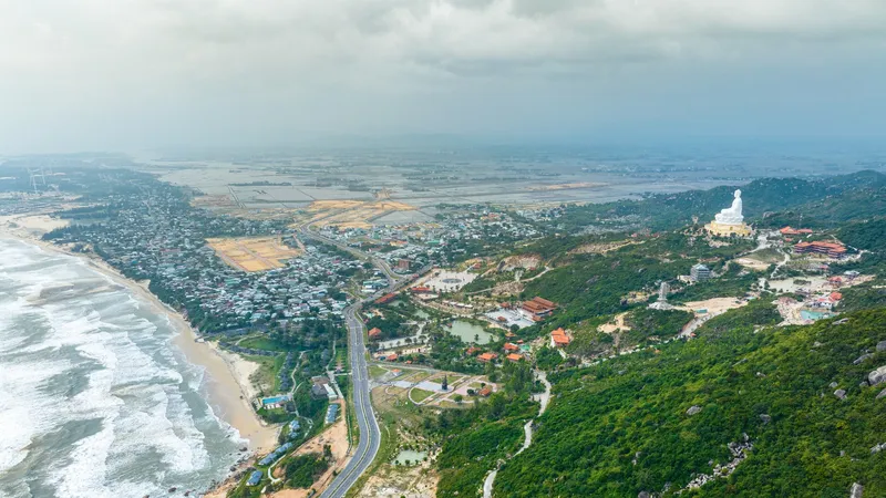 Bình Định: Sắp đầu tư 2 khu du lịch, biệt thự biển gần 7.800 tỷ đồng