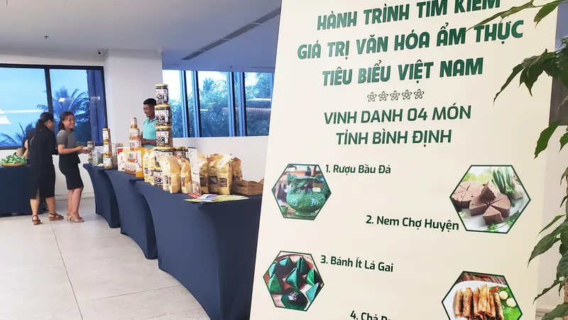 Bánh ít, rượu bầu đá, nem và tôm đất Bình Định được vinh danh 