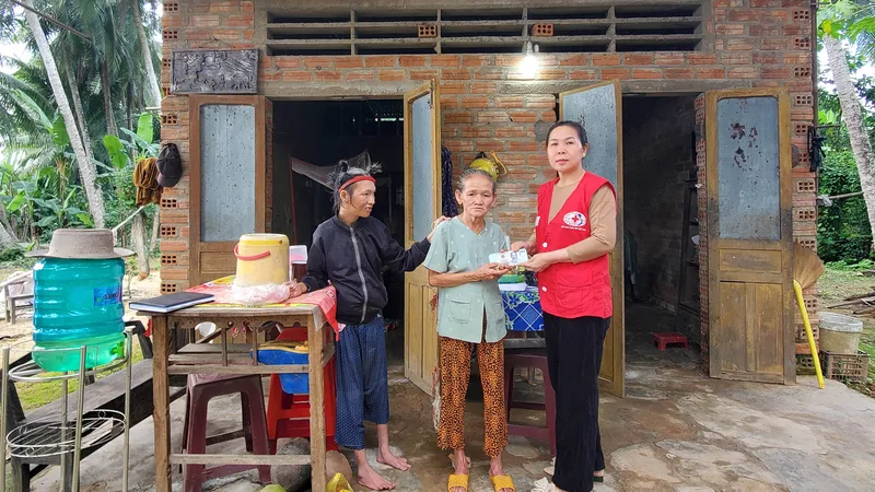 Bạn đọc Báo SGGP tiếp tục giúp đỡ cụ bà nuôi con bại não