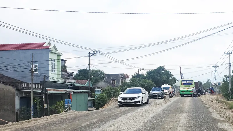 Quốc lộ biến nhà dân thành... hầm: Sẽ xử lý trách nhiệm cá nhân, tập thể nếu vẫn ì ạch