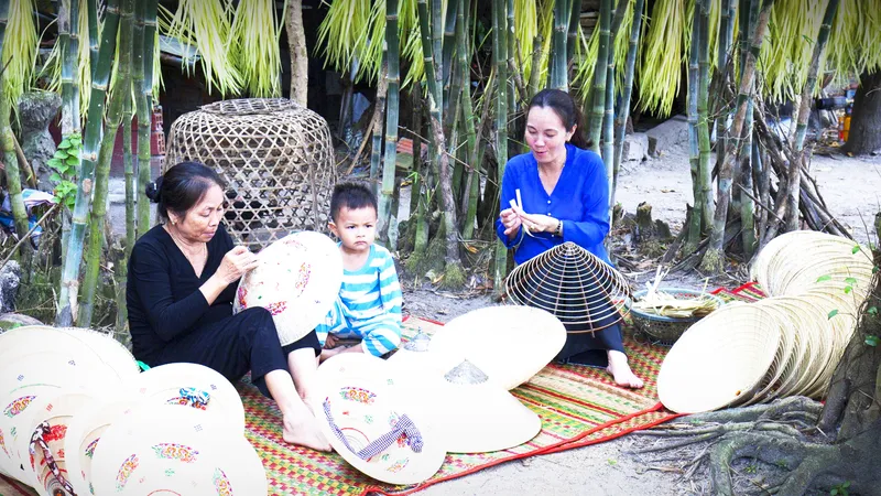 Làng chằm nón ngựa Phú Gia trở thành di sản văn hóa Quốc gia