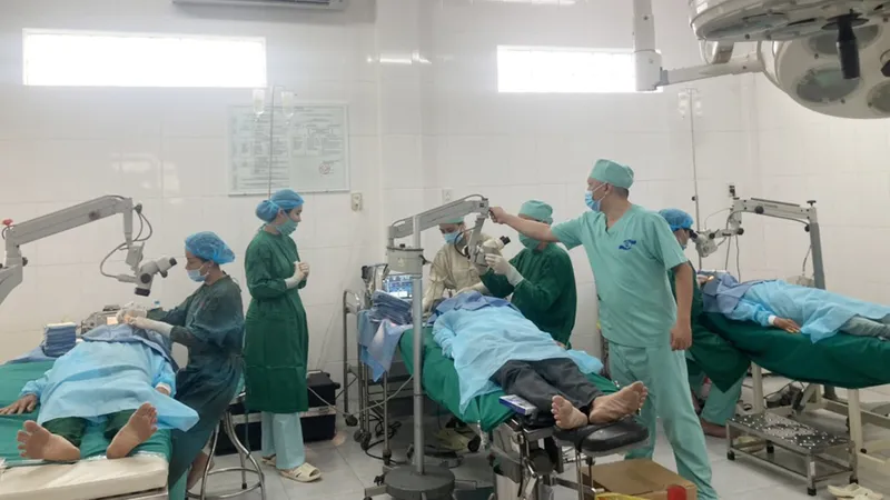 Bình Định: Khám, mổ mắt cho 700 người nghèo ở huyện Tuy Phước