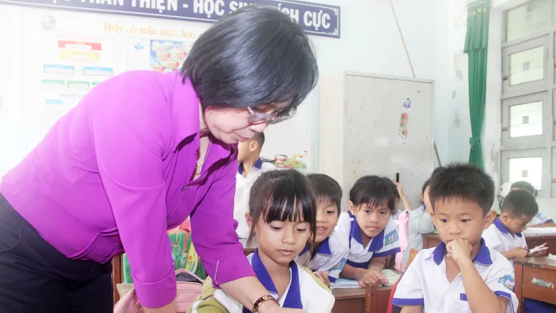 Nâng bước chân trò nghèo miền biển Bình Định
