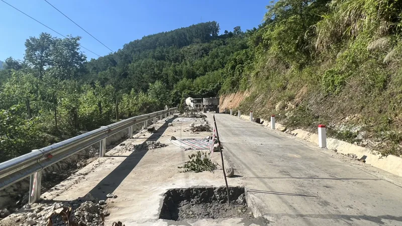 Vụ đường 190 tỷ đồng bị đào, cắt lên: Làm rõ việc cắt chuyển thầu