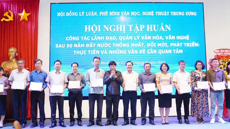 Bế mạc hội nghị tập huấn quản lý văn học, nghệ thuật