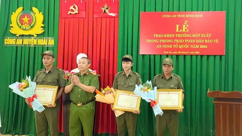 Bộ Công an tặng bằng khen cho 3 cá nhân tham gia truy bắt nghi phạm sát hại phụ nữ ở Bình Định