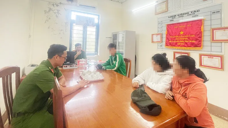 Tin vào “việc nhẹ lương cao”, cô gái đặt app taxi sang Campuchia làm việc chui