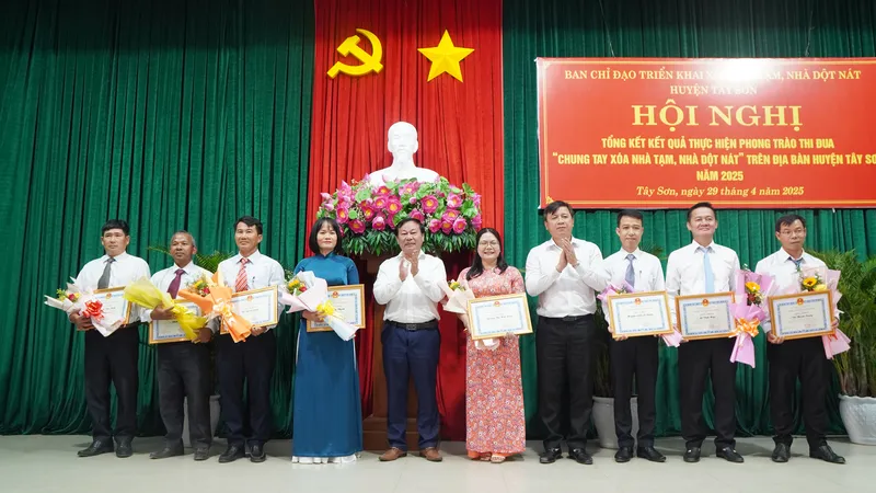 Điểm sáng về xóa nhà tạm, nhà dột nát ở Bình Định