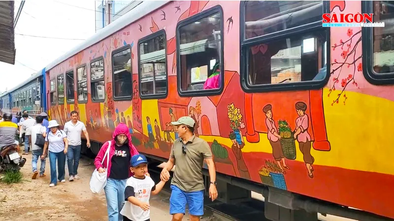 Tour "hỏa xa" khám phá tháp Chăm cổ Bình Định chính thức vận hành