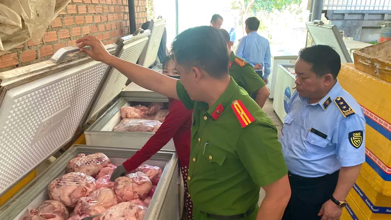 Gia Lai: Phát hiện hơn 4 tấn thịt heo không rõ nguồn gốc, có mùi hôi thối
