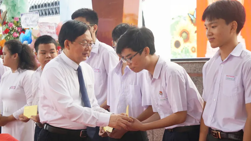 Ấm áp lễ khai giảng "đặc biệt" ở Gia Lai