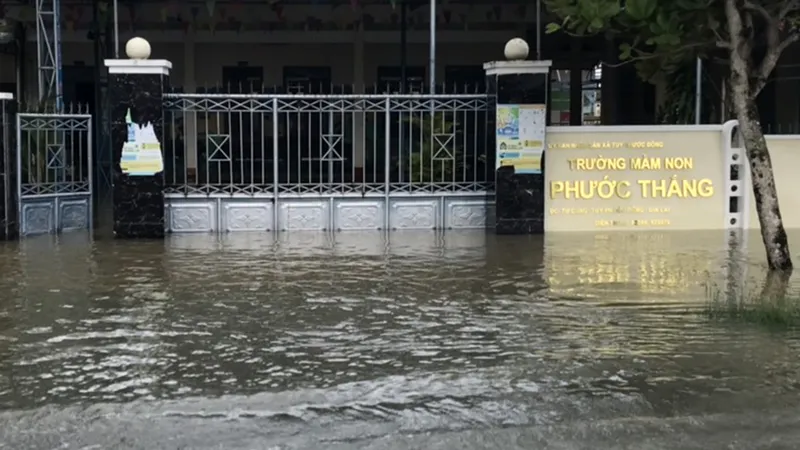 Gia Lai: Mưa lớn kèm triều cường, 8 trường học bị ngập sâu