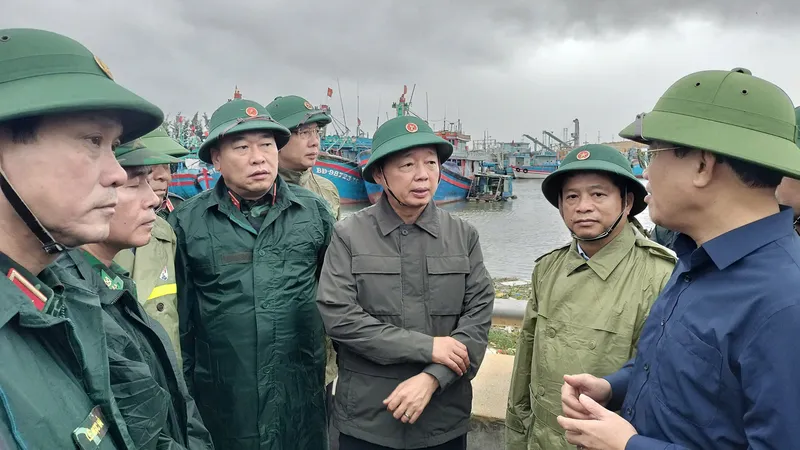 Huy động tổng lực ứng phó với bão số 13