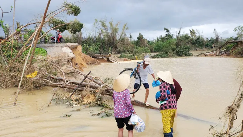 Người dân kể lại giây phút sinh tử khi vỡ đê