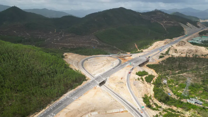 22 giờ tối nay 12-2, thông xe đường cao tốc qua Gia Lai