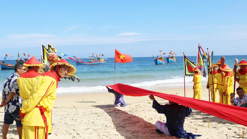 Độc đáo lễ cung nghinh Thủy Lục cư dân vạn đầm Xương Lý
