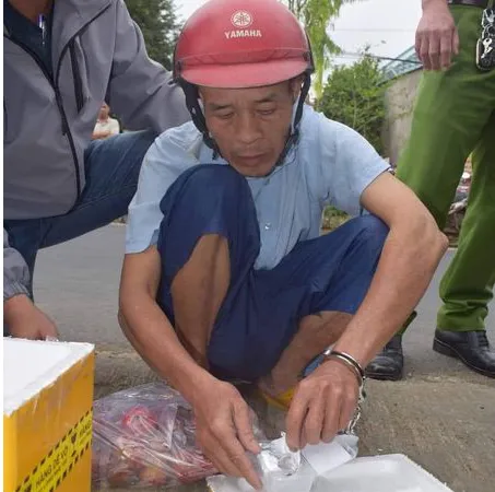 Phú Yên: Bắt đối tượng ngụy trang ma túy đá trong thùng xốp