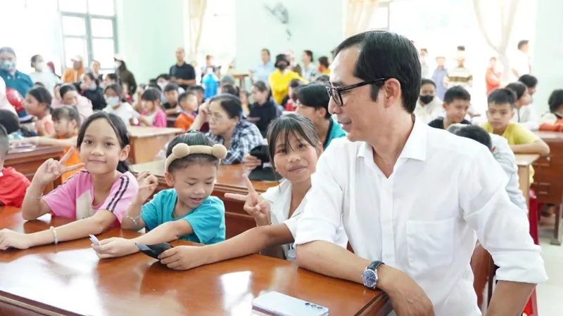Mang niềm vui cho học sinh nghèo miền núi huyện Sơn Hòa, tỉnh Phú Yên