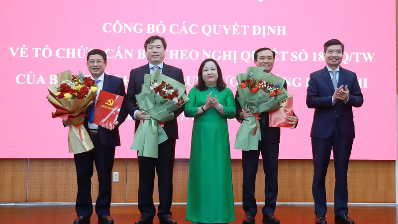 Phú Yên công bố nhiều quyết định liên quan đến sắp xếp bộ máy