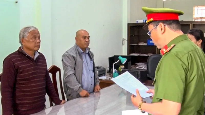 Bắt kiểm định viên Trung tâm đăng kiểm tỉnh Khánh Hòa về tội nhận hối lộ