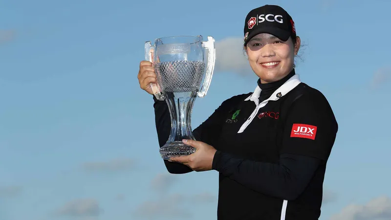 Ariya Jutanugarn vô địch giải đấu CME Group Tour 2017 
