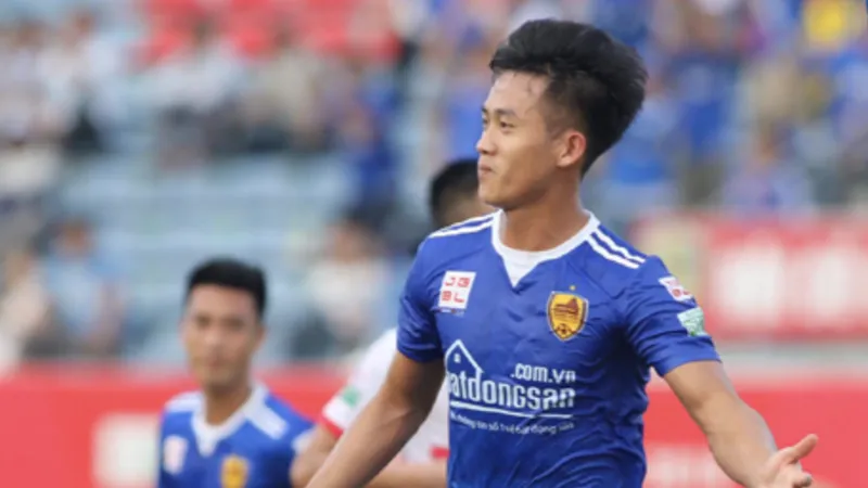 Quảng Nam - Nam Định 5-2: Cú hattrick của Hà Minh Tuấn