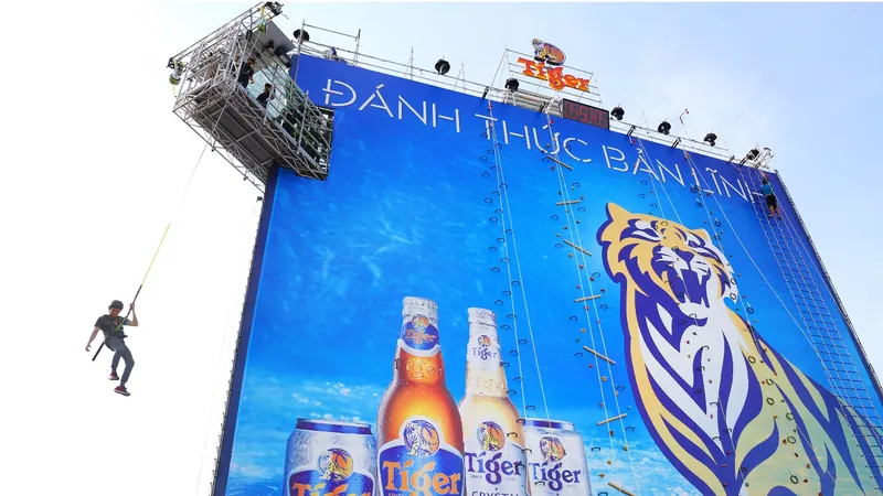 Trải nghiệm Bun-Abseiling độc lạ khiến người tham gia nín thở chinh phục