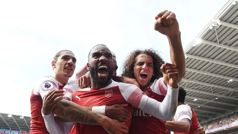 Cardiff City - Arsenal 2-3: Mustafi, Aubameyang, Lacazette khai hỏa