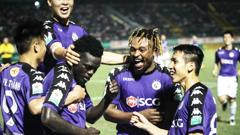 HAGL - Hà Nội 3-5: Oseni ghi cú đúp và cơn mưa 8 bàn thắng