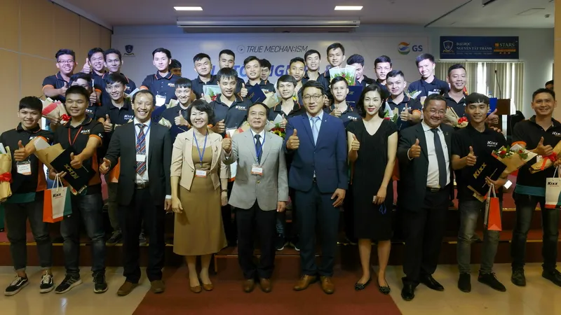 30 học viên tốt nghiệp "Khoá đào tạo chuyên sâu về động cơ của Kixx"