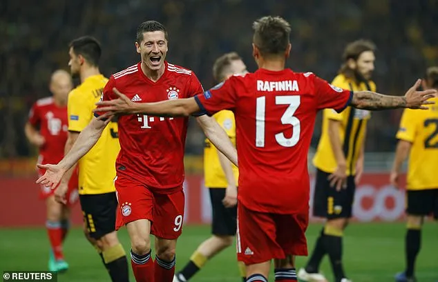Athens - Bayern Munich 0-2: Martinez và Lewandowski lập công