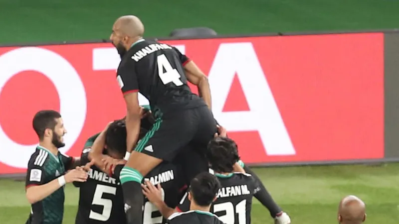 UAE - Kyrgyzstan 2-2 (chung cuộc 3-2): Esmaeel, Mabkhout, Khalil tỏa sáng, UAE gặp Australia