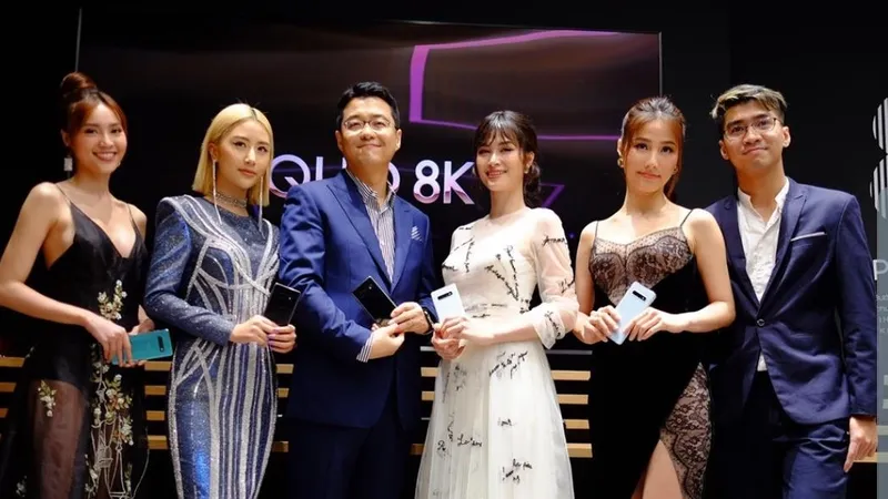 Galaxy S10 trở thành bạn đồng hành của nhiều celeb
