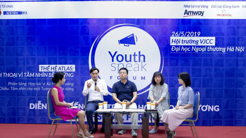 Các diễn giả tham gia phiên thảo luận đa phương “Hợp tác vì một xã hội bền vững”