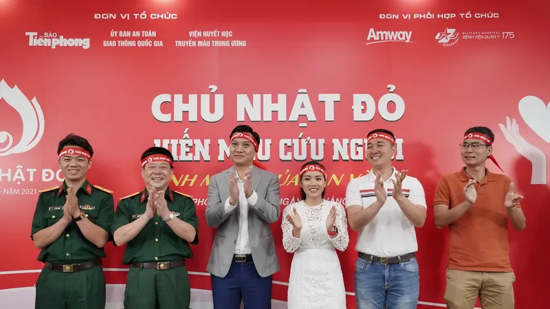 Ngày 25/3 tại TPHCM, báo Tiền Phong phối hợp cùng Amway Việt Nam và Bệnh viện Quân y 175 tổ chức chương trình Chủ nhật Đỏ năm 2021.
