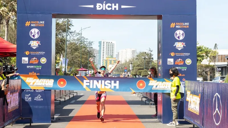 Mercedes-Benz Việt Nam tiên phong đồng hành Triathlon Việt Nam