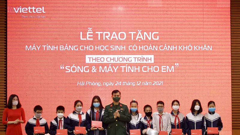 Viettel trao 37.000 máy tính bảng Samsung tặng học sinh khó khăn 