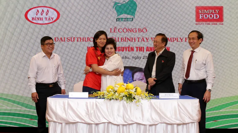 Kình ngư Ánh Viên trở thành Đại sứ Thương hiệu của Công ty Bình Tây