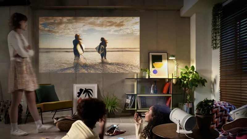 Mở bán Máy chiếu Smart TV 100inch bỏ túi The Freestyle 