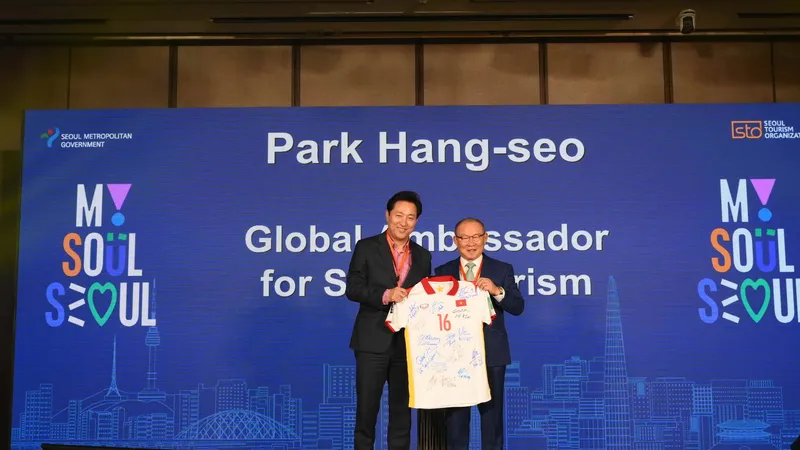 Ông Park Hang Seo – HLV trưởng Đội tuyển Bóng đá Quốc gia Việt Nam, chính thức được bổ nhiệm và ra mắt với vai trò Đại sứ Du lịch Toàn cầu của thành phố Seoul