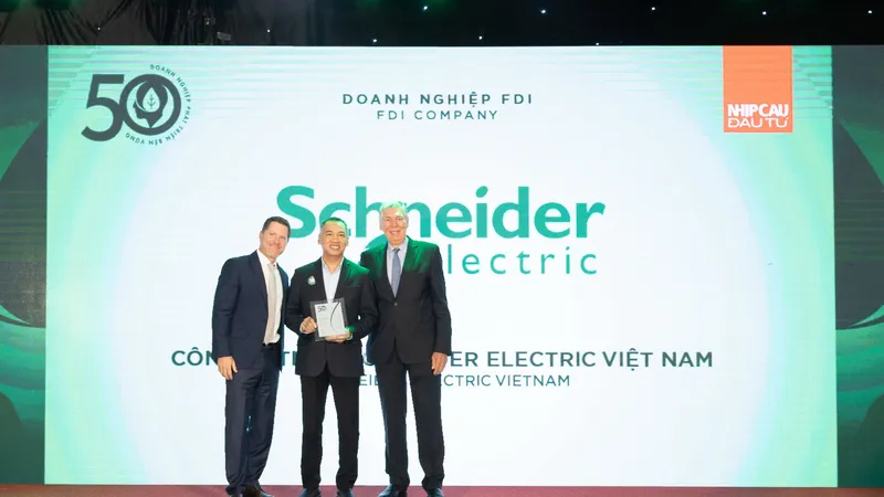 Schneider Electric Việt Nam được vinh danh “Tốp 50 Doanh nghiệp Phát triển bền vững 2022”