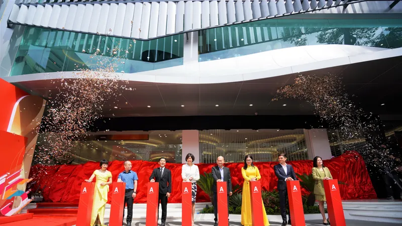 Amway Center tọa lạc tại 410B-C-D Nguyễn Thị Minh Khai, phường 5, quận 3