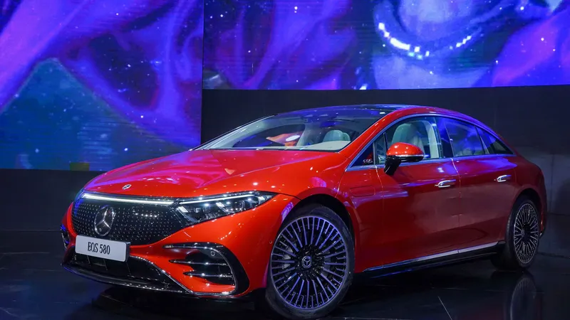 Mercedes-Benz Việt Nam trình làng mẫu xe điện EQS 580 4MATIC