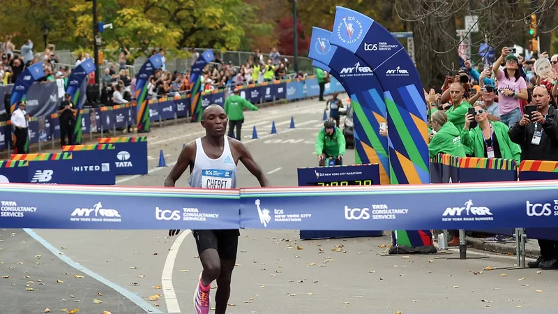 Evans Chebet cùng đôi giày kỷ lục Adizero Adios Pro 3 thống trị mùa giải với chiến thắng tại New York Marathon