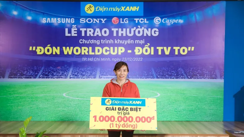 Chị Bùi Thị Liên (huyện Krông Pắc, tỉnh Đắk Lắk) bất ngờ trở thành khách hàng may mắn khi trúng 1 tỷ đồng