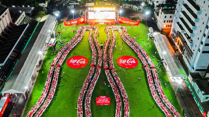 Coca-Cola Việt Nam xác lập kỷ lục “Bàn ăn Tết Việt có số gia đình tham gia đông nhất thế giới”