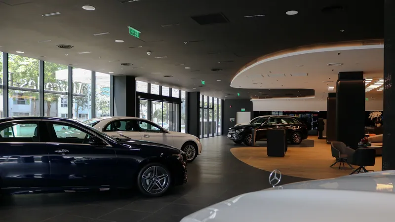 Khai trương showroom Mercedes-Benz Vietnam Star Trường Chinh