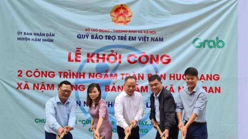 Quỹ Bảo trợ trẻ em Việt Nam và Grab Việt Nam khởi công xây thêm 2 cây cầu thuộc dự án “Xây cầu đến lớp”