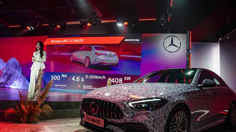 Giới thiệu xe Mercedes-AMG C 43 4MATIC tại buổi họp báo 