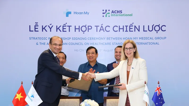 Lễ ký kết hợp tác giữa Tập đoàn Y khoa Hoàn Mỹ và ACHSI với sự chứng kiến của PGS.TS Lương Ngọc Khuê, Phó Chủ tịch Hội đồng Y khoa quốc gia, Cục trưởng Cục Quản lý khám chữa bệnh, Bộ Y tế; TS.BS Nguyễn Anh Dũng, Phó Giám đốc Sở Y tế TPHCM và ông Christopher Morley, Tham tán Thương mại - Đầu tư, cơ quan Thương mại - Đầu tư của Chính phủ Australia tại Việt Nam